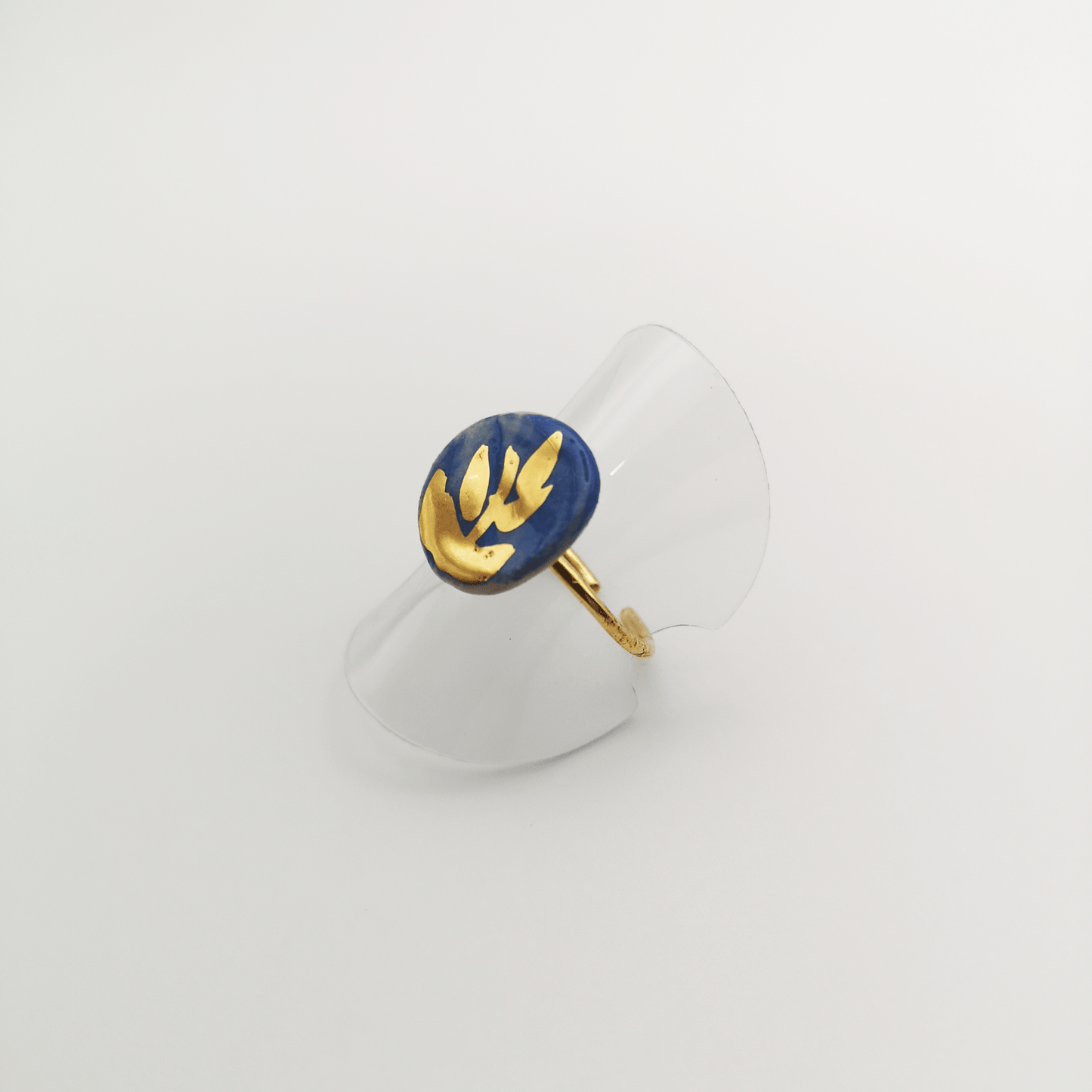 Bague bleu Klein or fait main branche artisan france Corinne Ceramique pour femme
