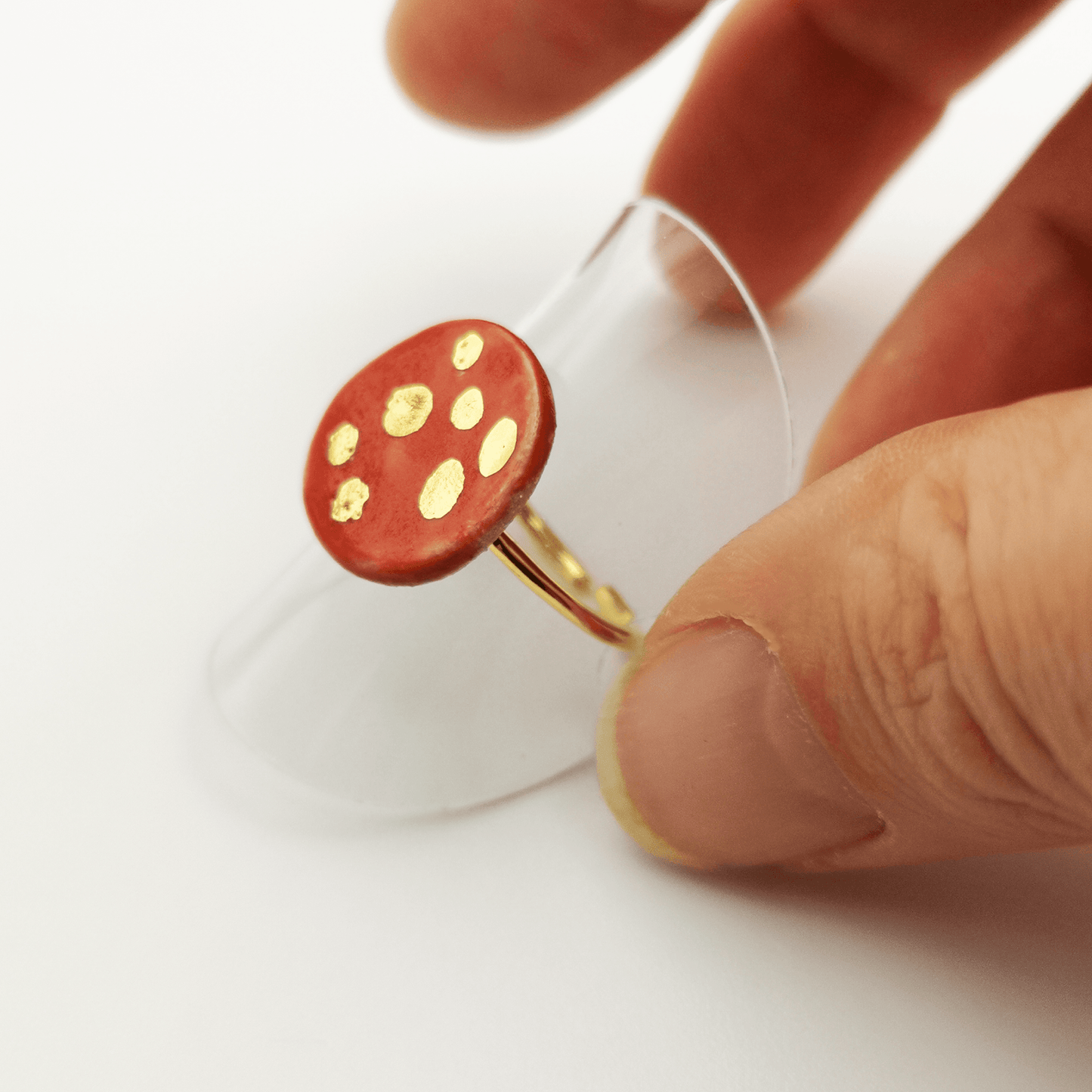 Bague fine or rouge corail a pois made in france