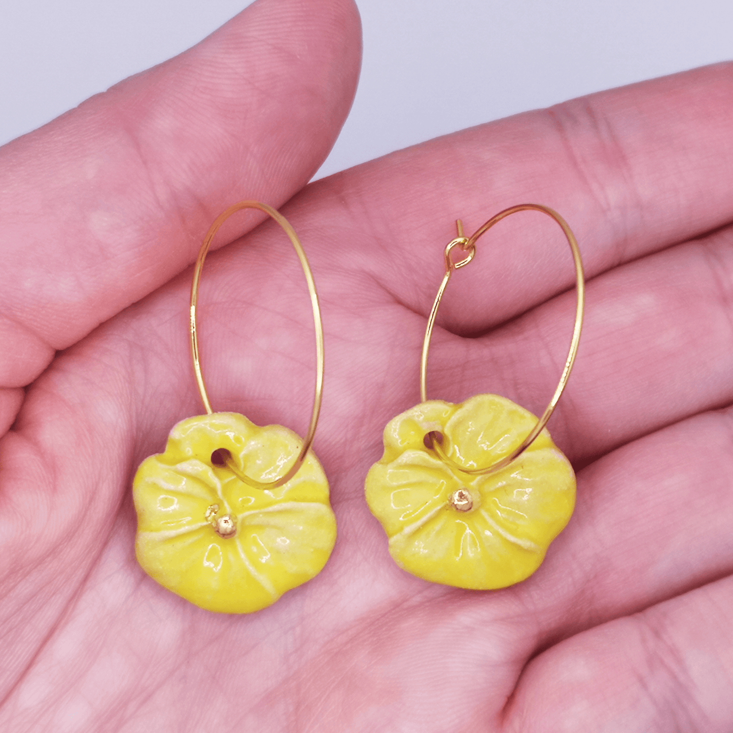 boucles d oreilles fleur jaune pour femme pensee 