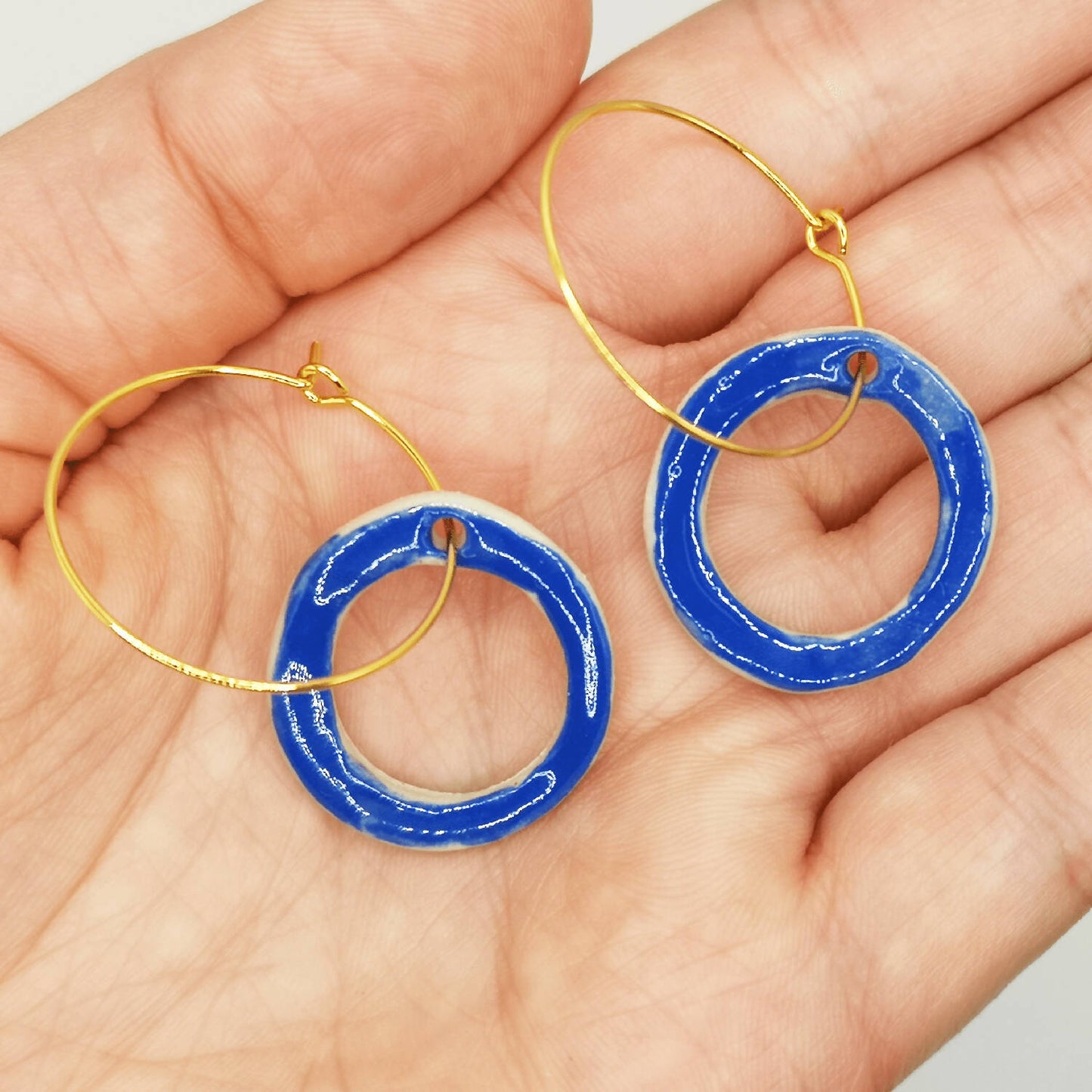 Boucles d oreilles bleu cercle moderne corinne ceramique aix en provence bleu roi bleu klein