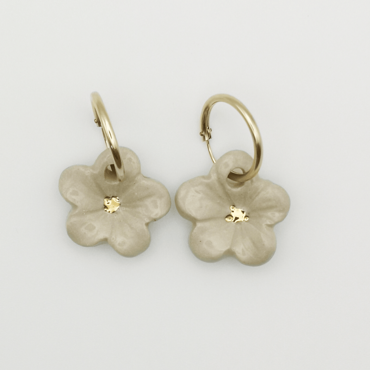 Boucles d'oreilles fleurs blanc or gold filled artisan Provence France Corinne Ceramique