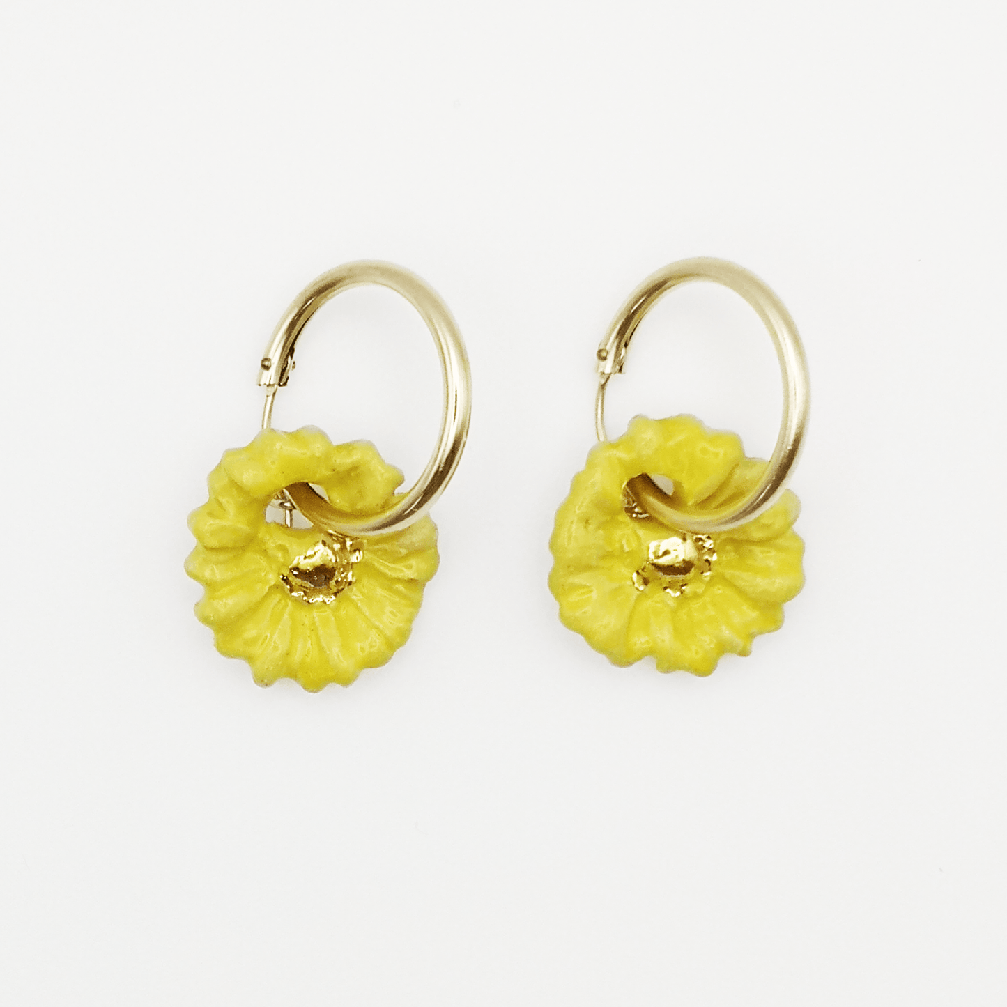 Boucle d'oreille fleur marguerite jaune pendante pour femme fait mains en Provence France