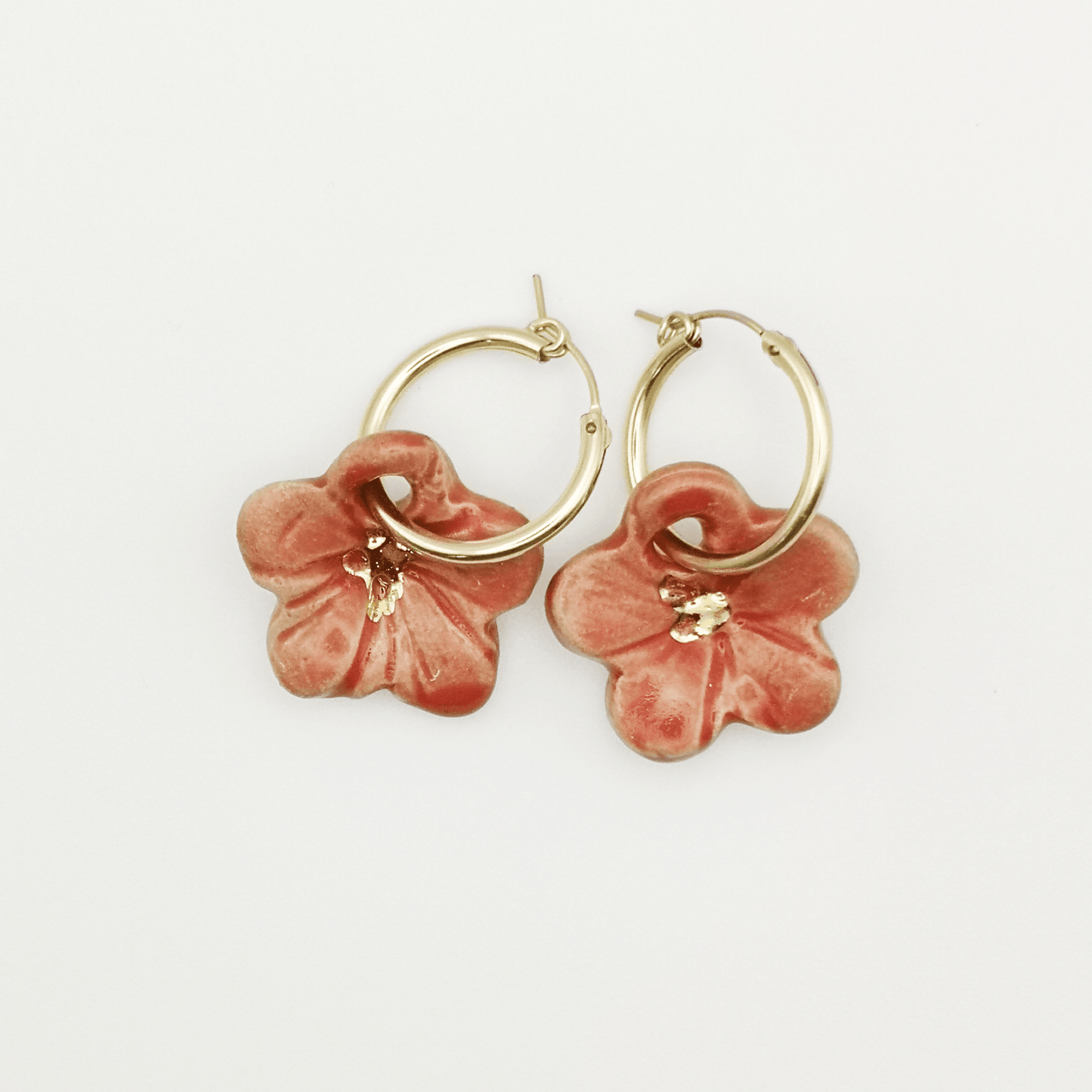 Boucles d'oreilles creoles fleurs rouge gold filled Fait main Provence France pour femme hisbicus