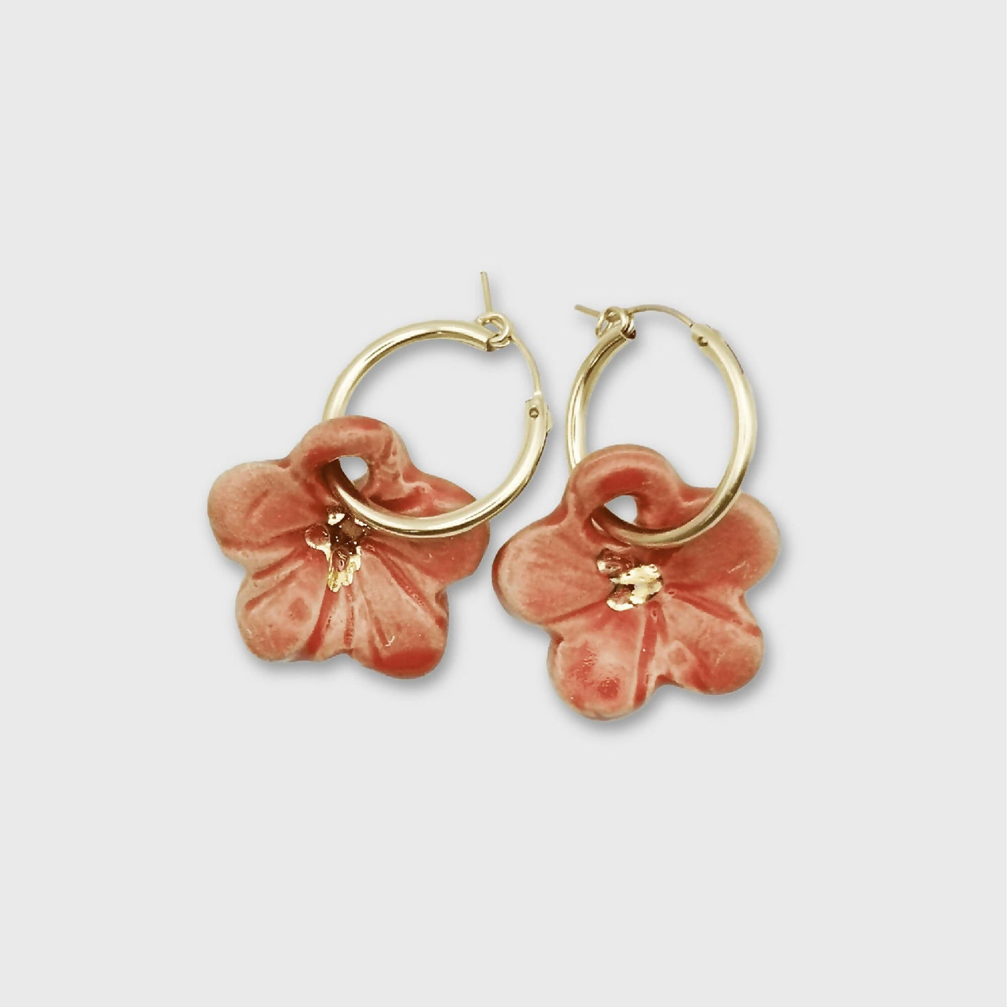 Boucles d'oreilles creoles fleurs rouge gold filled Fait main Provence France pour femme hisbicus