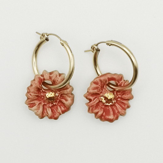 Boucle d'oreille pendante rouge corail fleur marguerite or gold filled