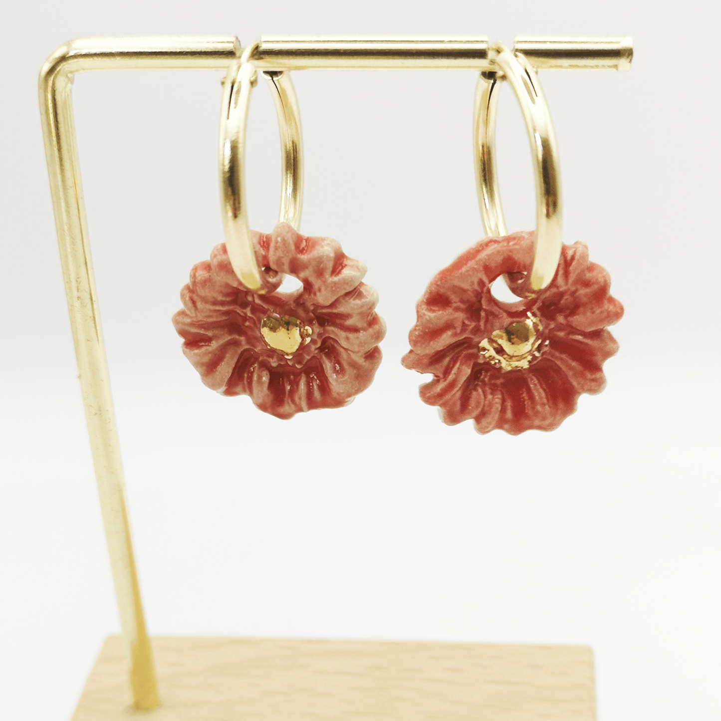 Boucle d'oreille pendante rouge corail fleur marguerite or gold filled