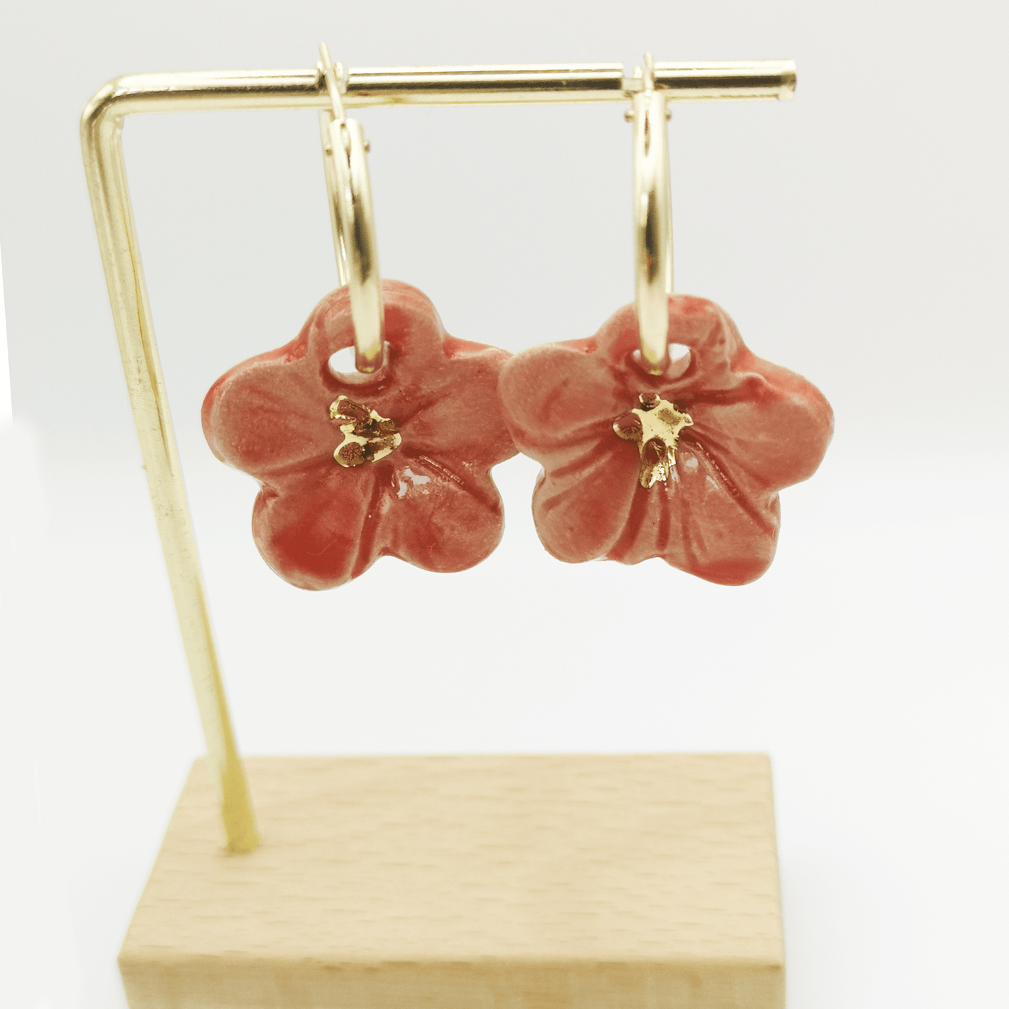 Boucles d'oreilles creoles fleurs rouge gold filled Fait main Provence France pour femme hisbicus