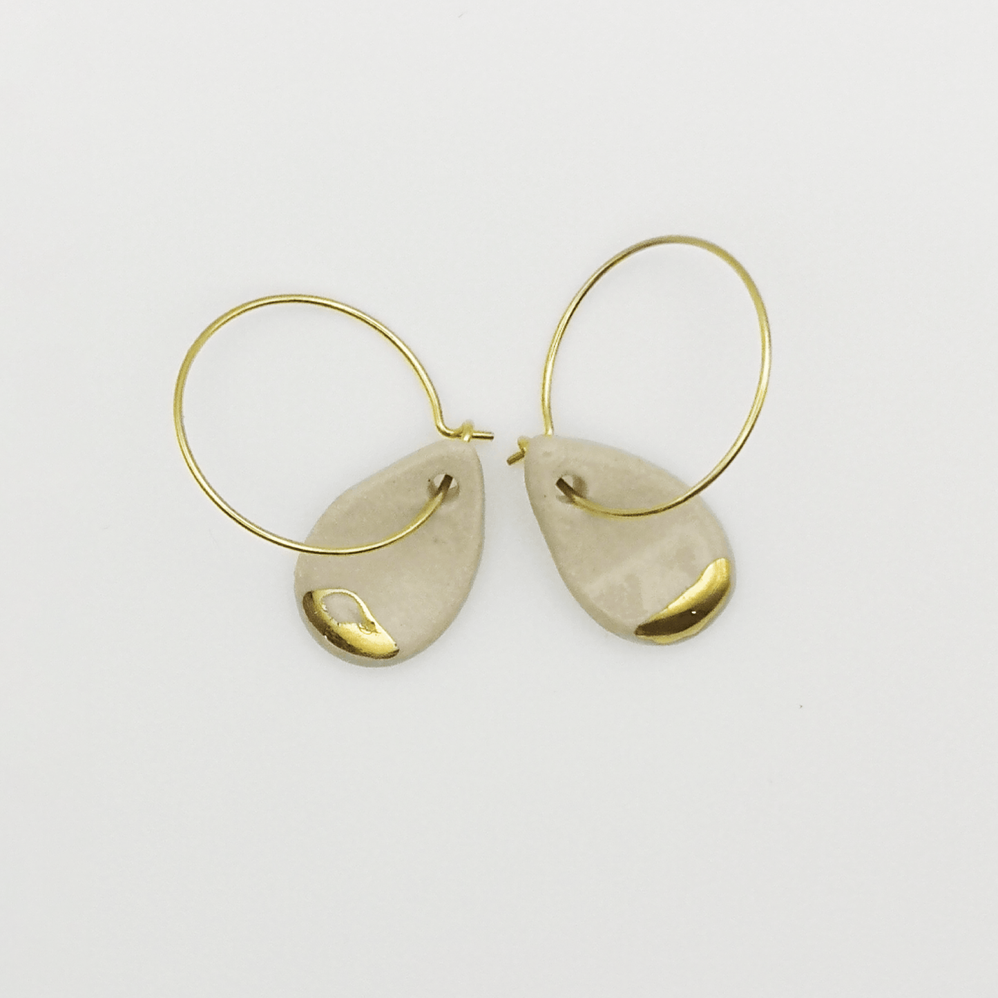 Boucles d'oreilles goutte blanc et or pendante pour femme idee cadeau anniversaire