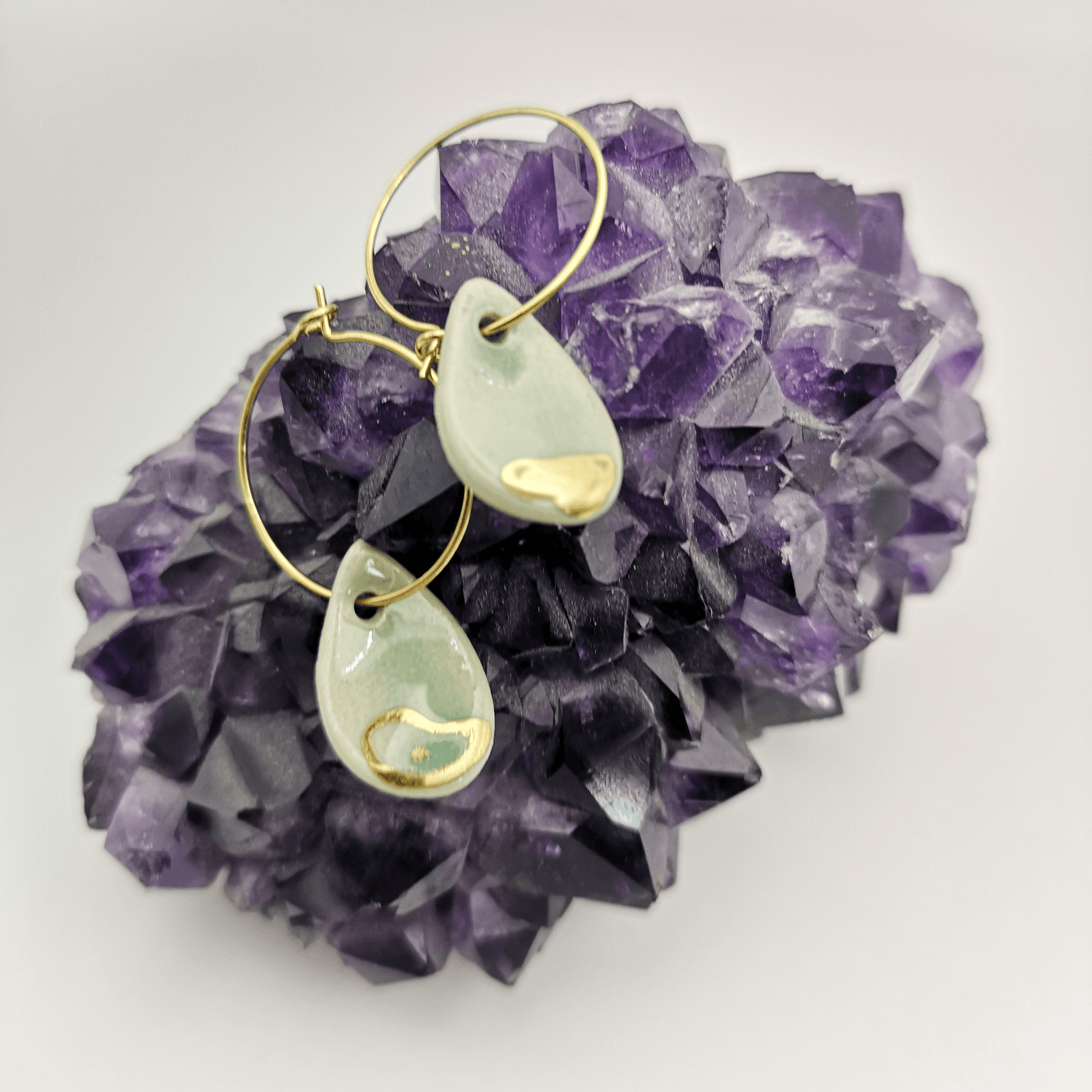 Boucles d'oreilles goutte d'eau or sur ametiste violette aix en provence