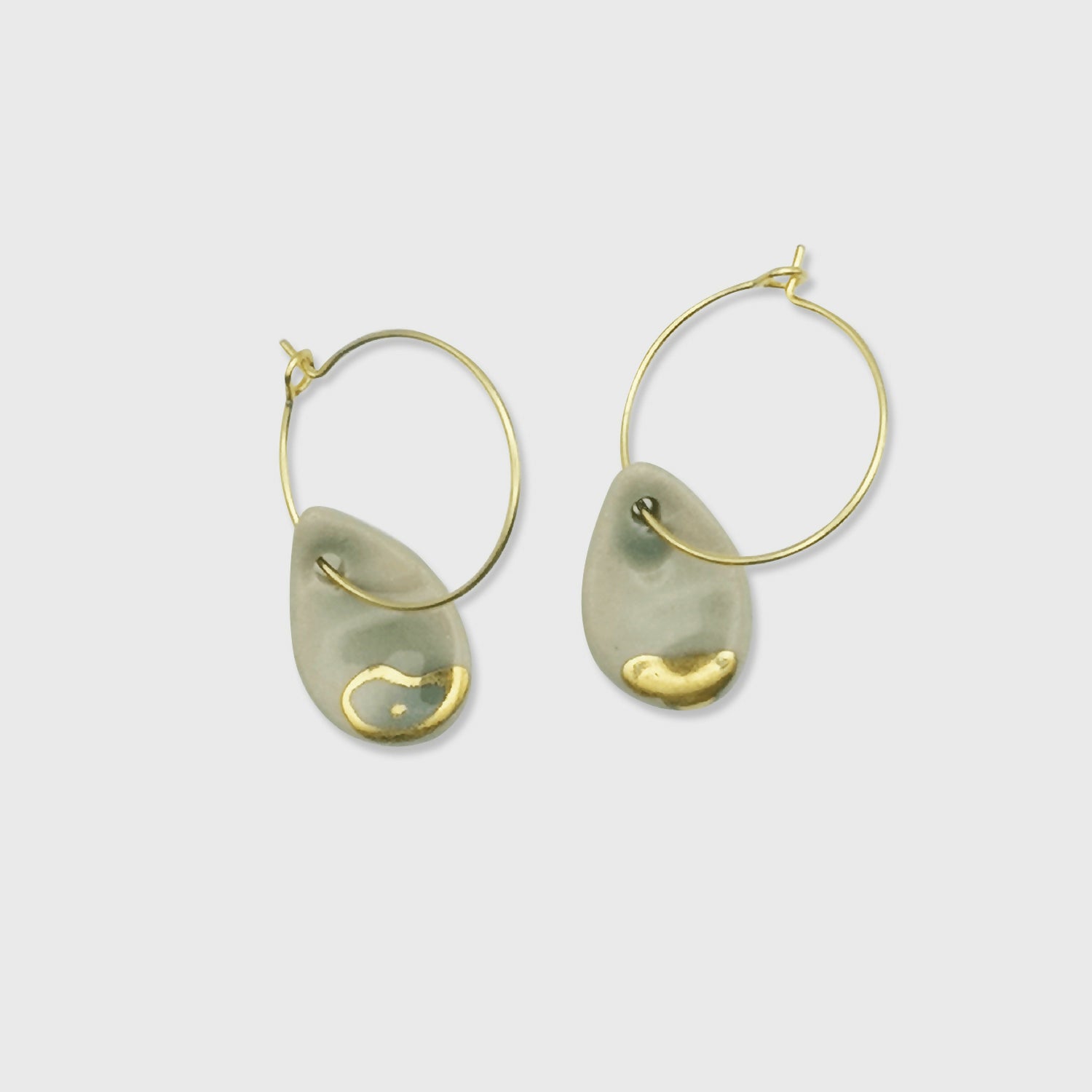 Boucles d'oreilles goutte d'eau vert celadon or pendante pour femm Aix en Provence France Corinne Ceramique