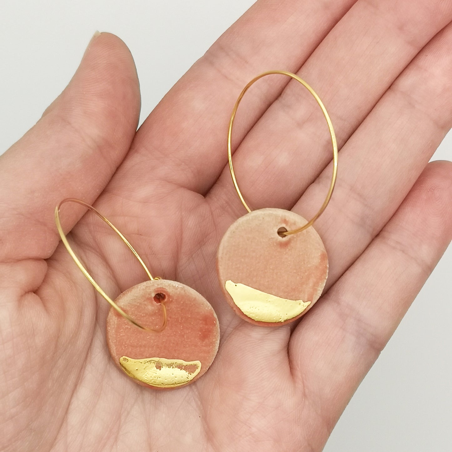 Boucles d'oreilles rouge corail et or fait main aix en provence corinne ceramique pendante pour femme creole