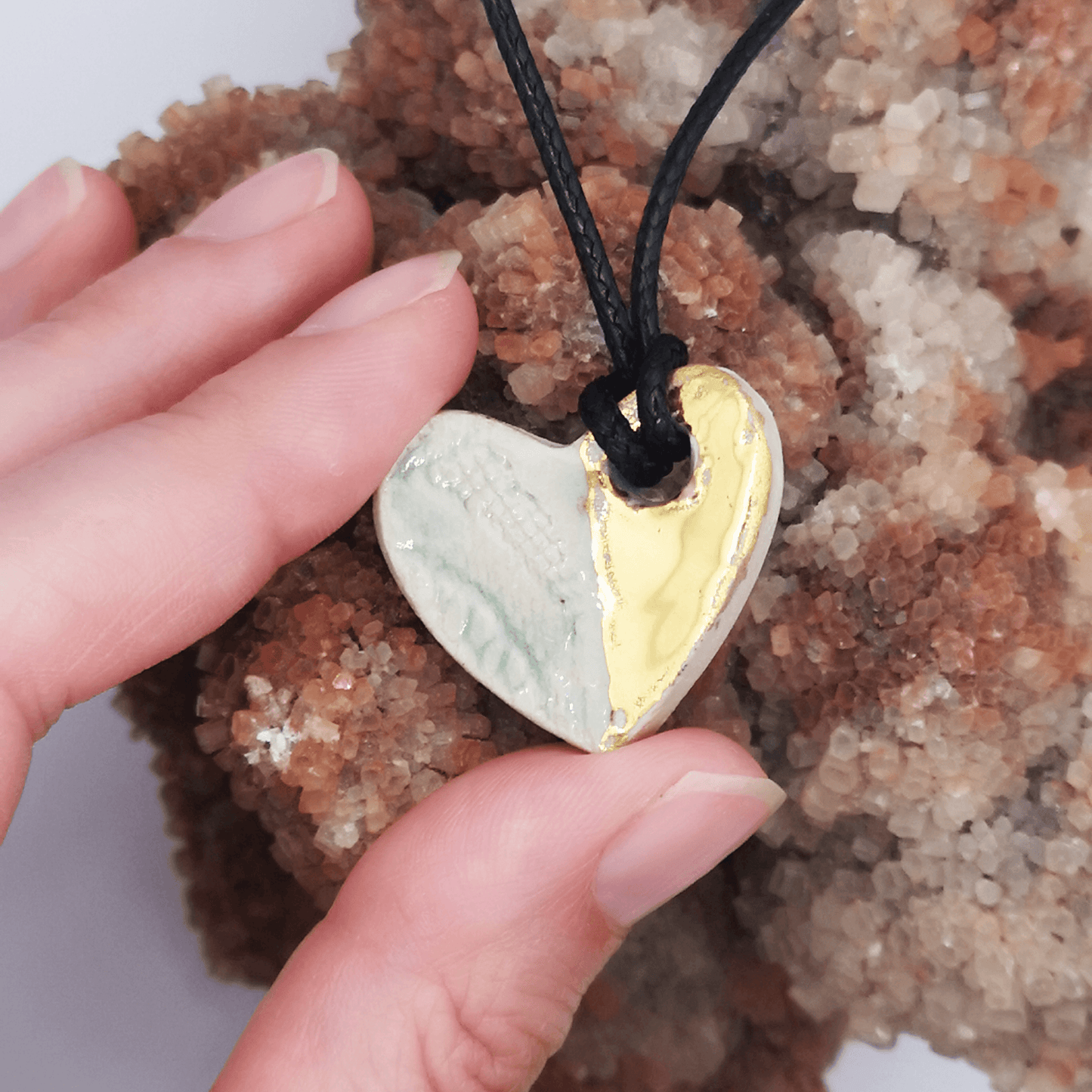 Collier coeur cordon cuir vert pour femme Corinne Ceramique