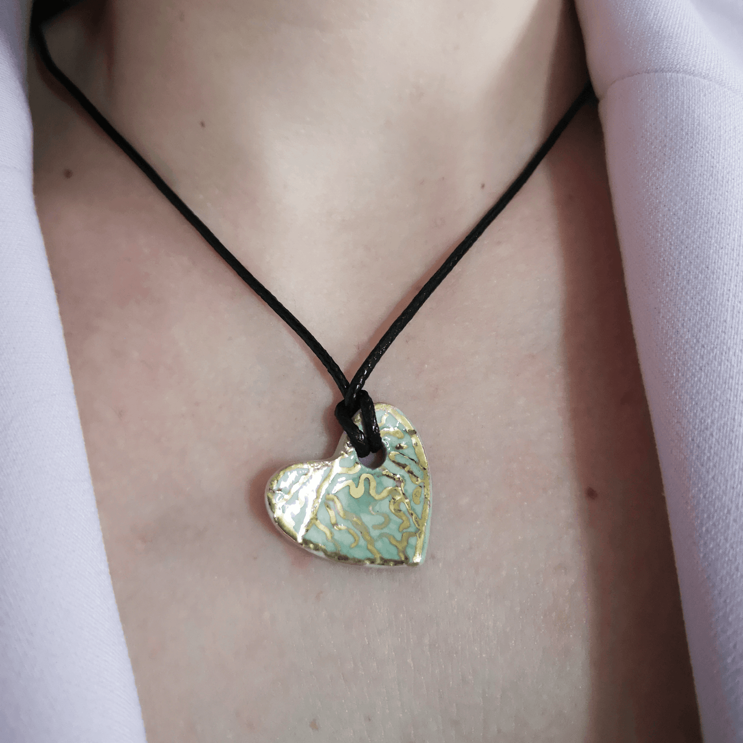 Collier vert coeur cordon reglable
