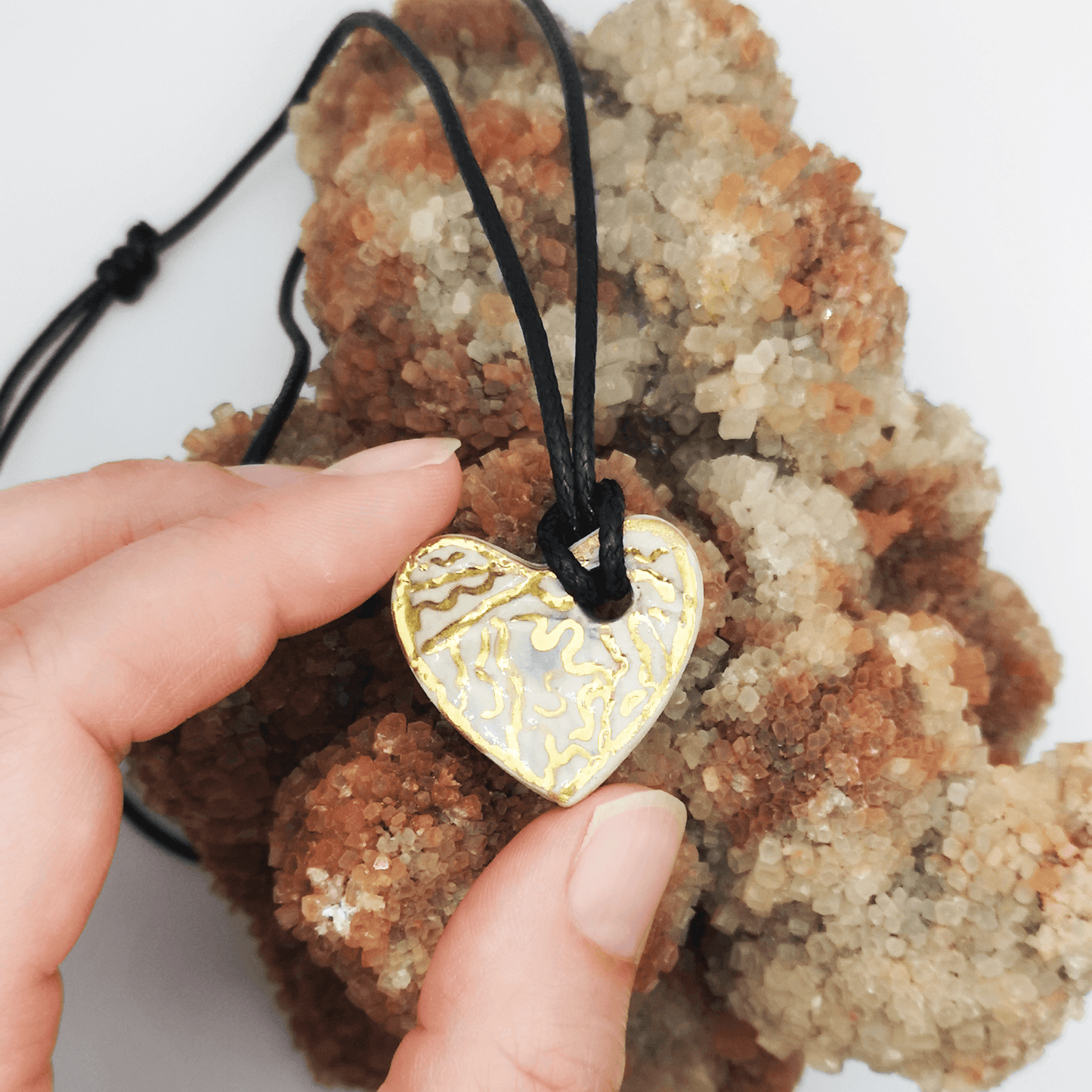 Collier vert sur rocher coeur pour femme