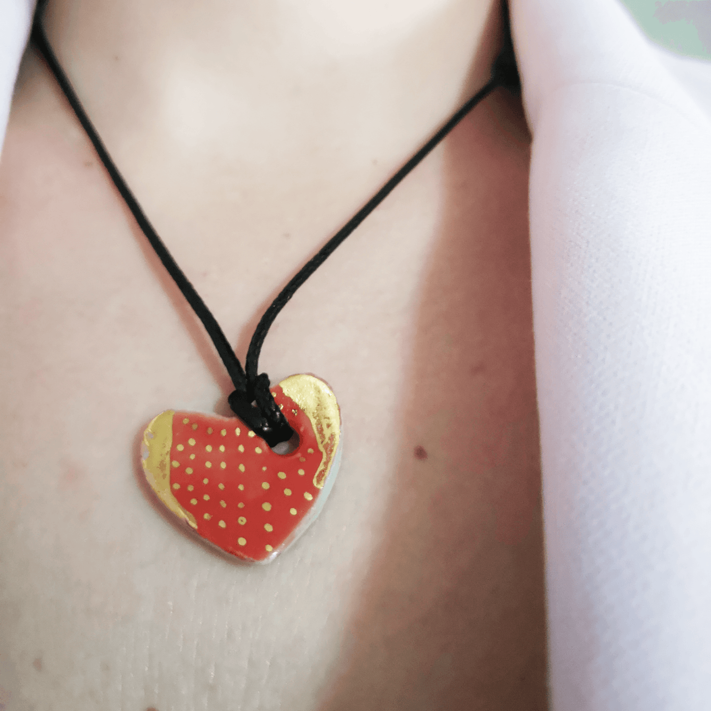 Collier coeur rouge cordon cuir pour femme Corinne Ceramique