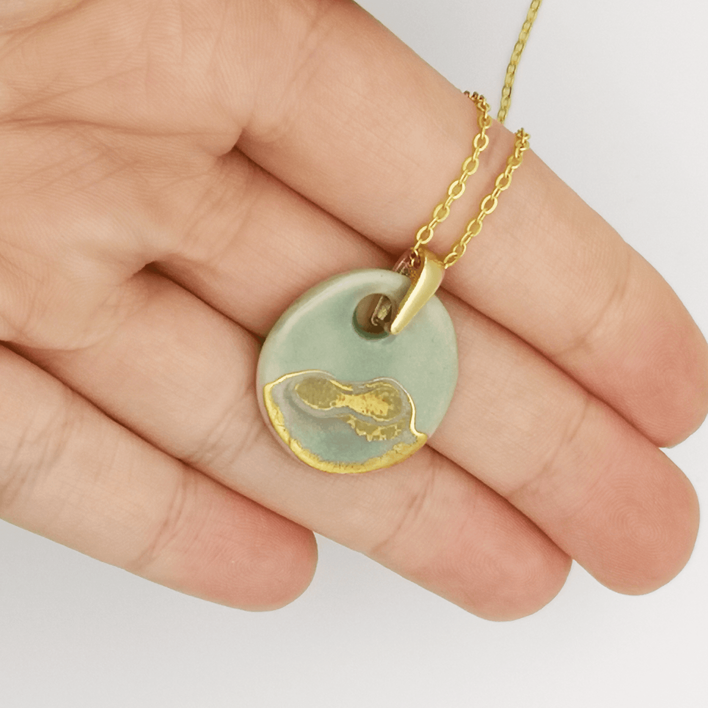 Collier vert or fait mains pour femme celadons chaine anniveraire