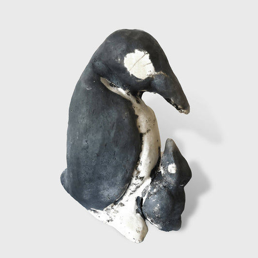 Pingouin et son bebe sculpture animal maternite amour argile artisan