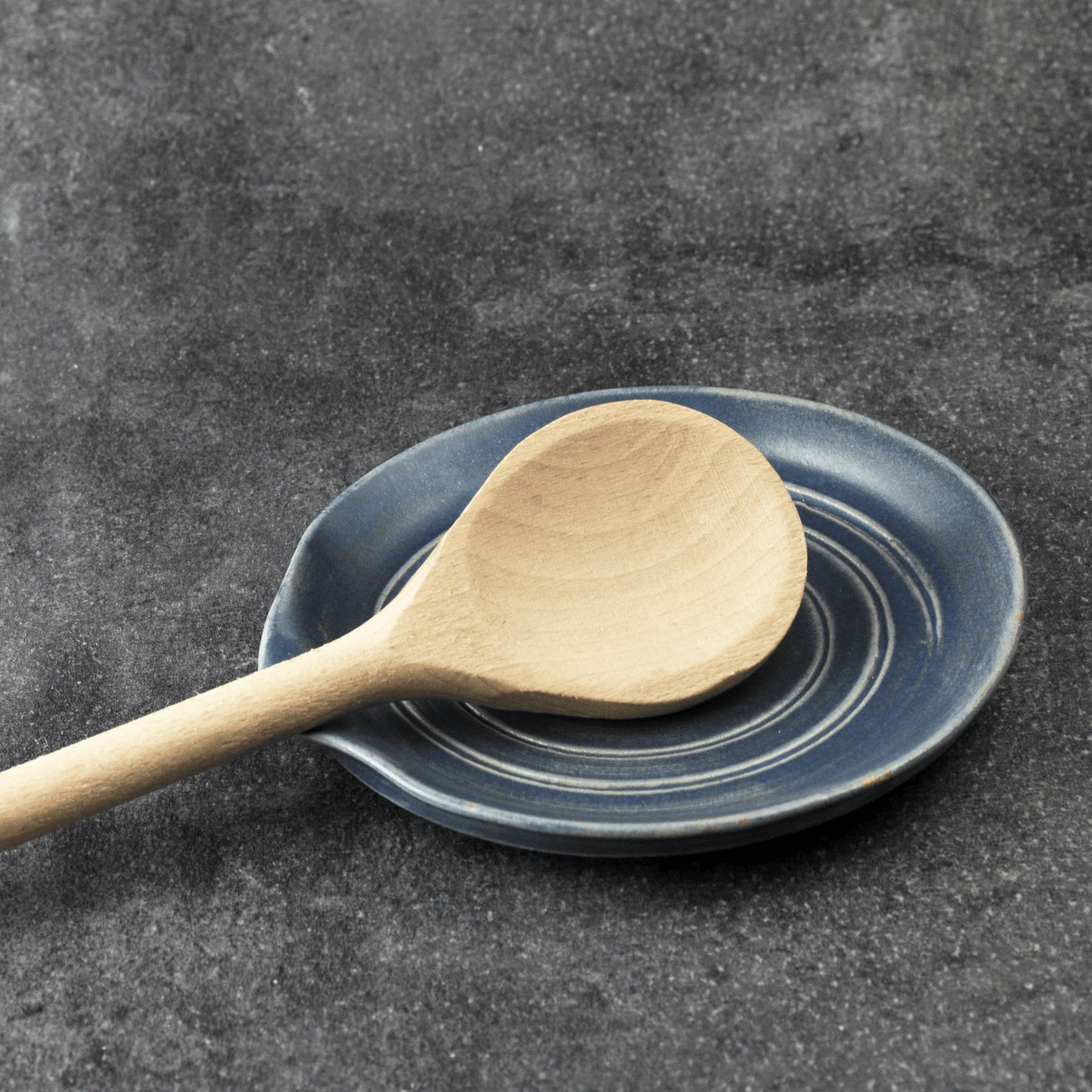 Porte cuillere bleu fait au tour gres Aix en Provence Spoonrest