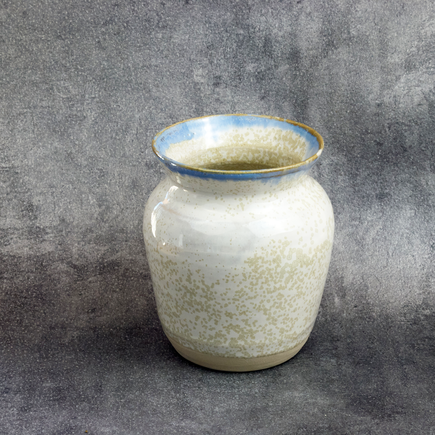 Vase bleu et blanc tour potier ceramique aix en provence gres cadeau