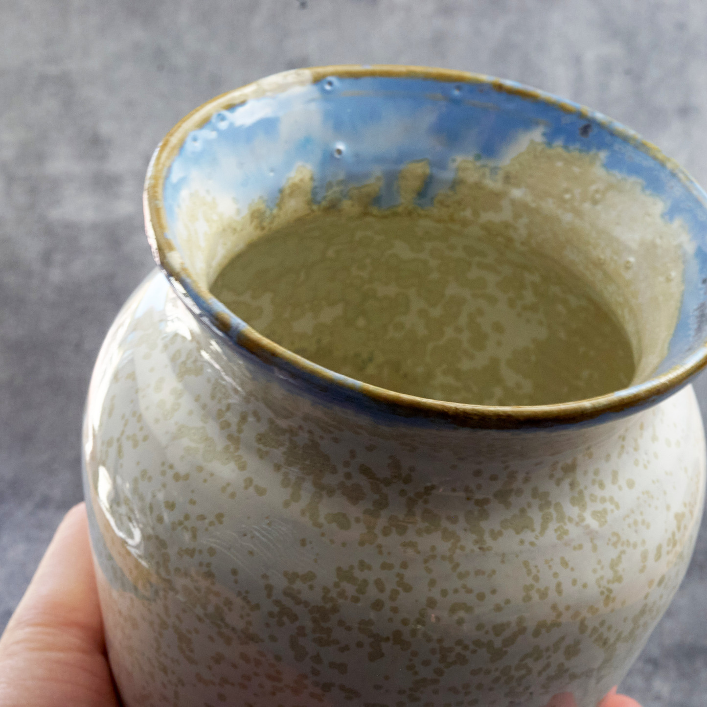 Vase bleu et blanc tour potier ceramique aix en provence gres cadeau france fait main artisan