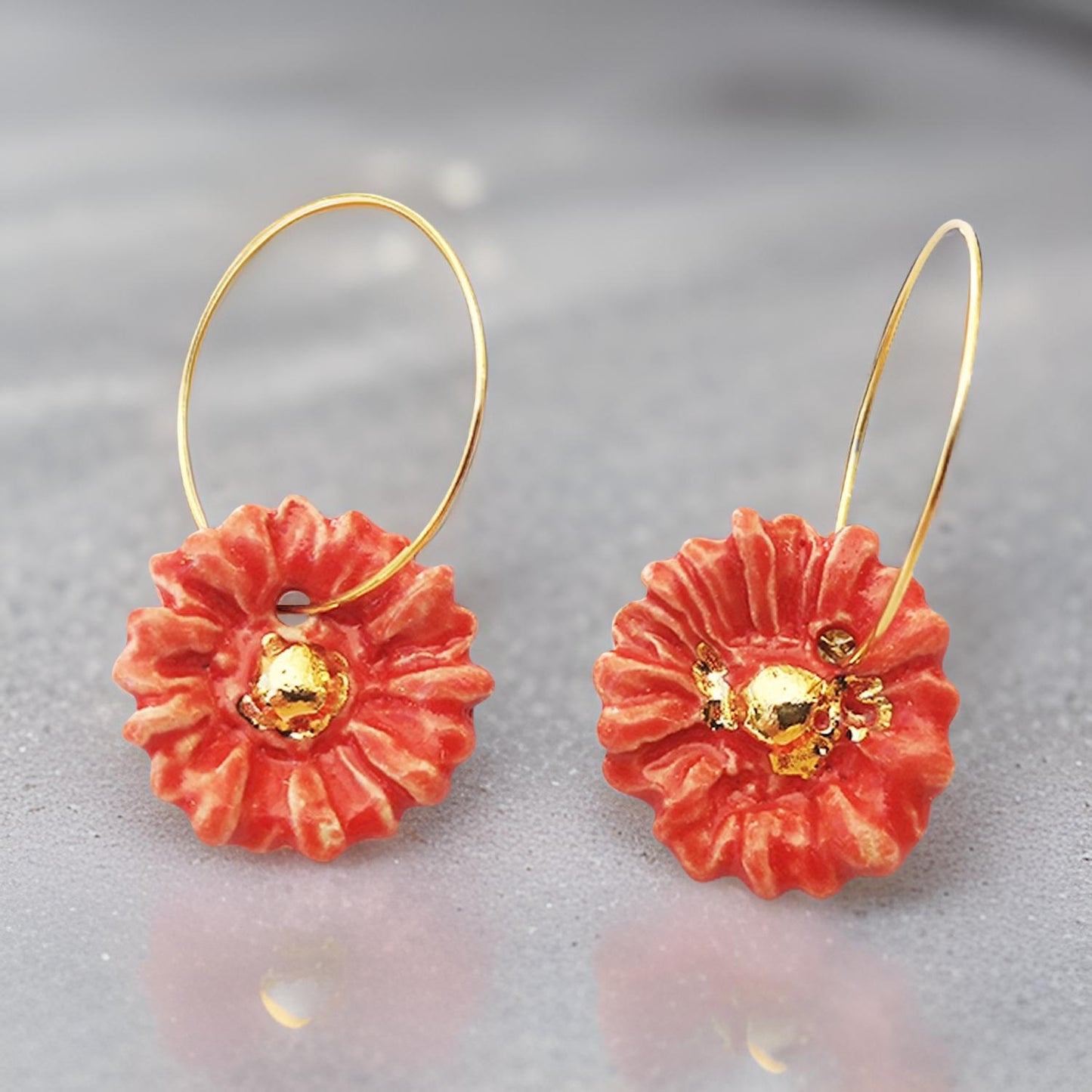 oucles d'oreilles marguerite pendantes rouge et or, bijou de luxe pour femme, prêt à être offert