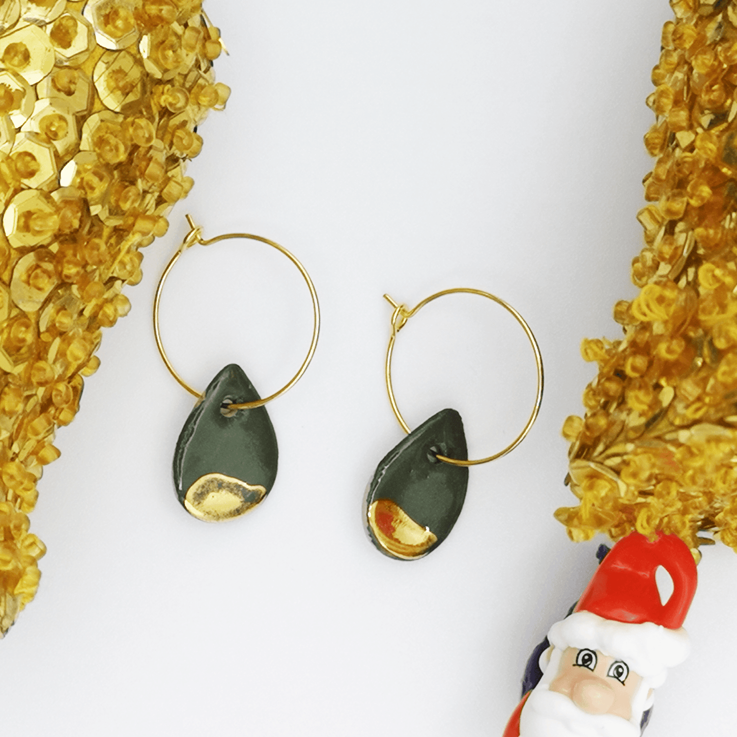 Boucles d'oreilles goutte d'eau pendante pour femme vert olive or pour femme aix en provence fait amin artisannat