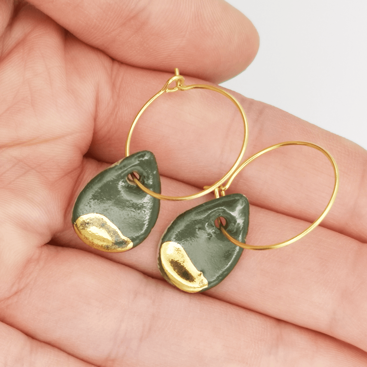 Boucles d'oreilles vert olive or pendante pour femme en goutte