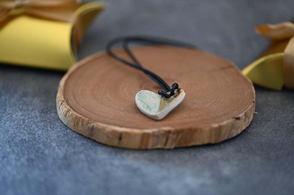 Collier lien cuir coeur