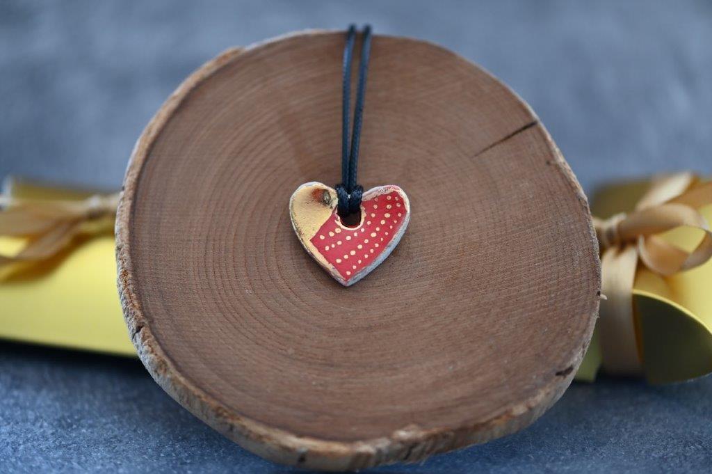 Collier coeur rouge cordon cuir femme