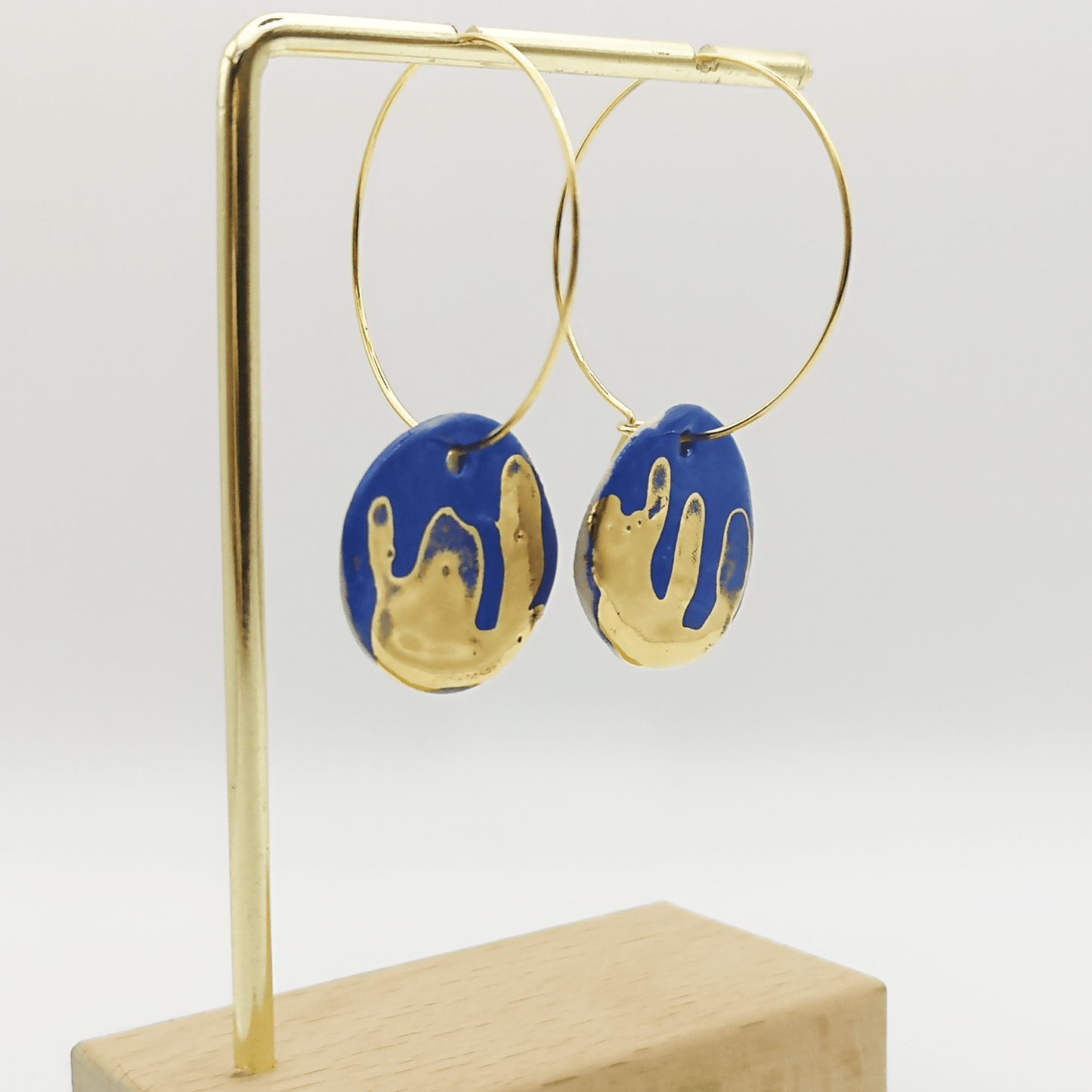 Boucles-d-oreilles-bleu-Klein