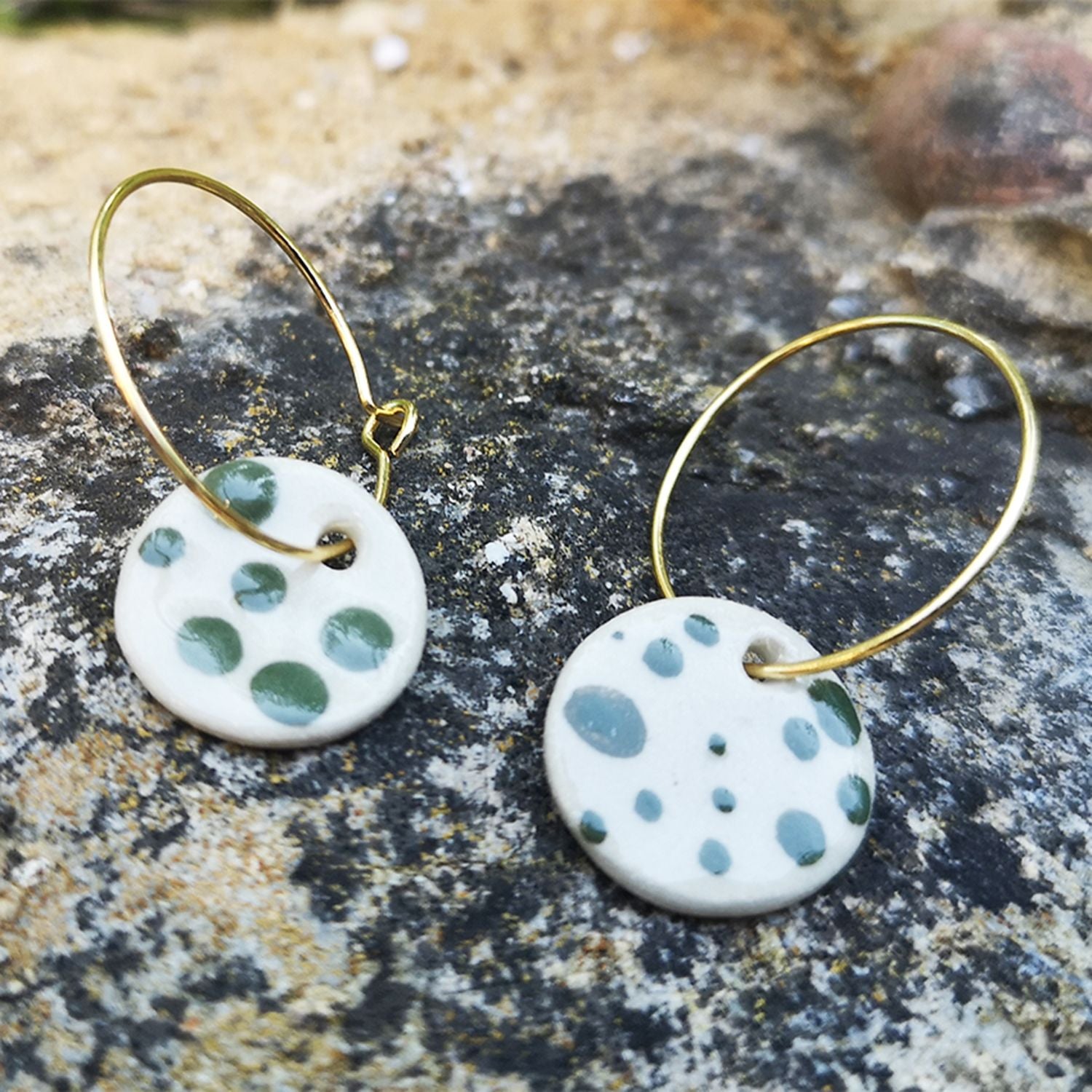 Boucles d'oreilles blanches et vertes