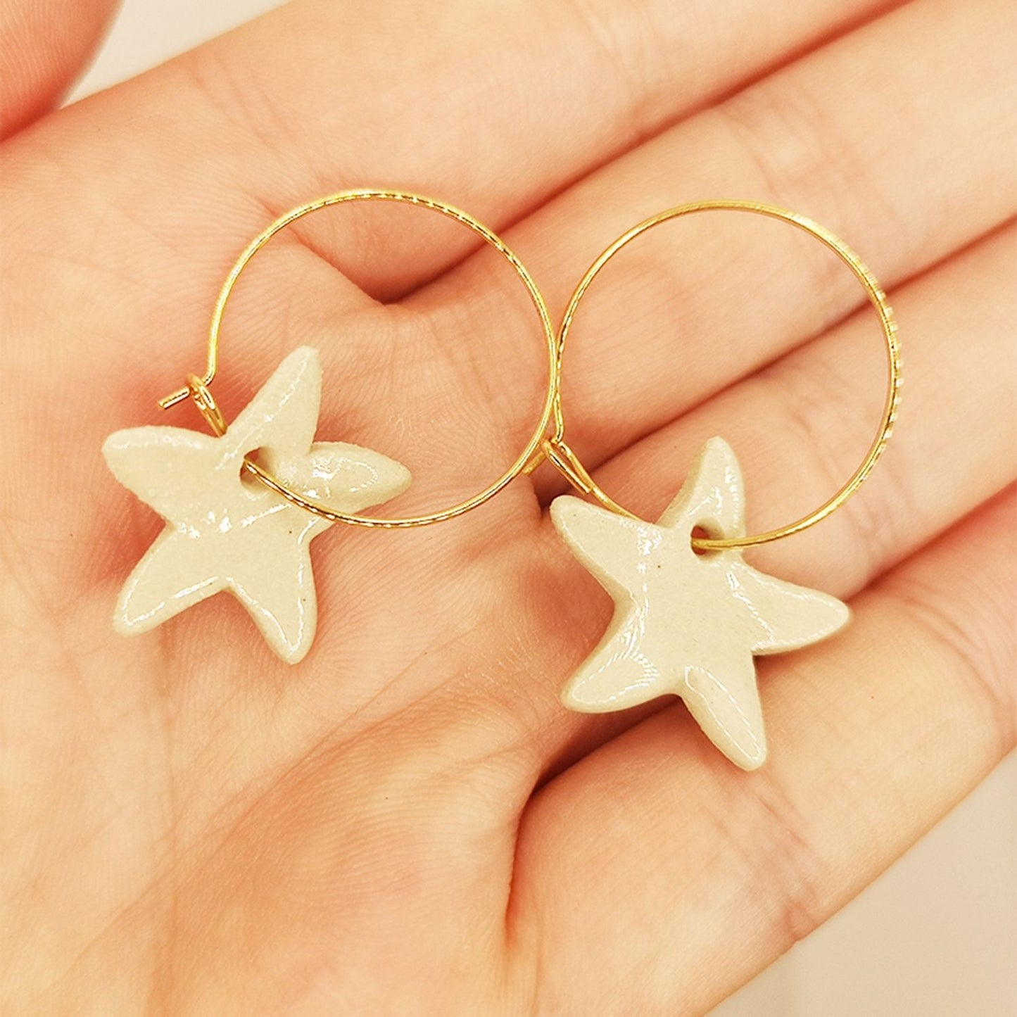 Boucles d'oreilles blanches etoiles