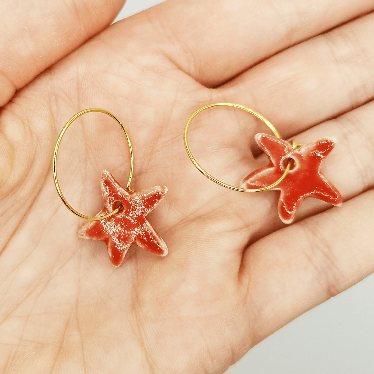 Boucles d'oreilles rouges étoiles pendante pour femme ou ado