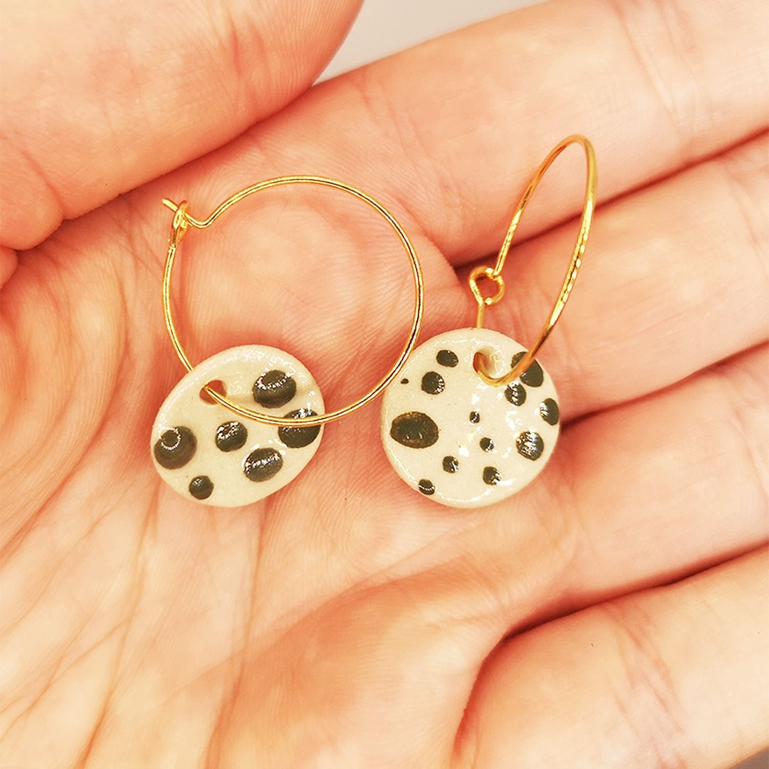 Boucles d'oreilels blanches et verte