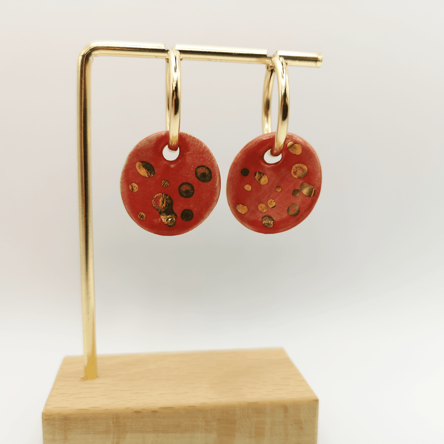 Boucles d'oreilles rouge corail anneau gold filled