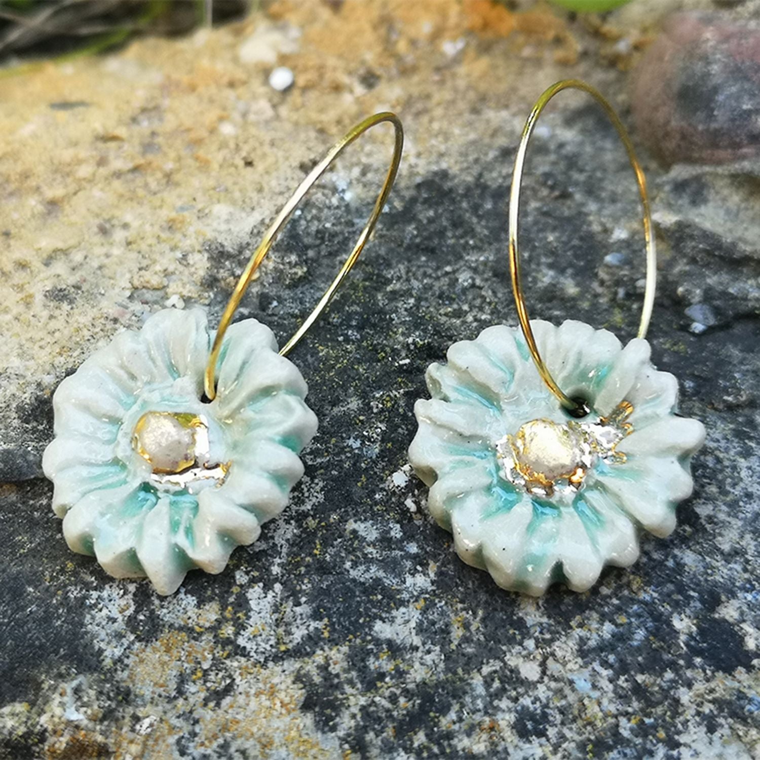 Boucles d'oreilles vertes fleur Marguerite sur rocher