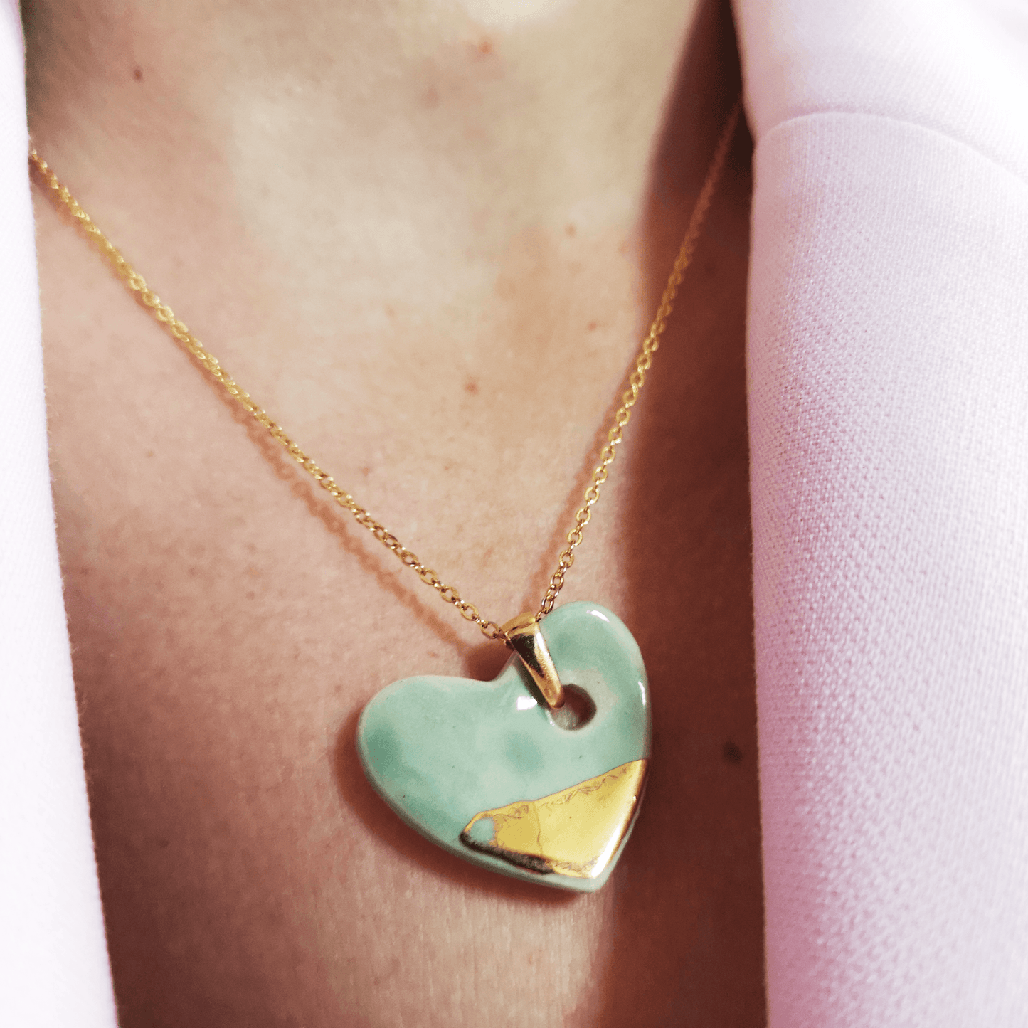 collier coeur vert amour pour femme porte