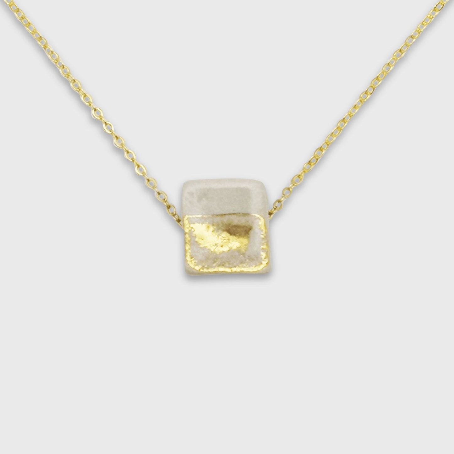 Collier cube minimaliste  géométrique pour femme