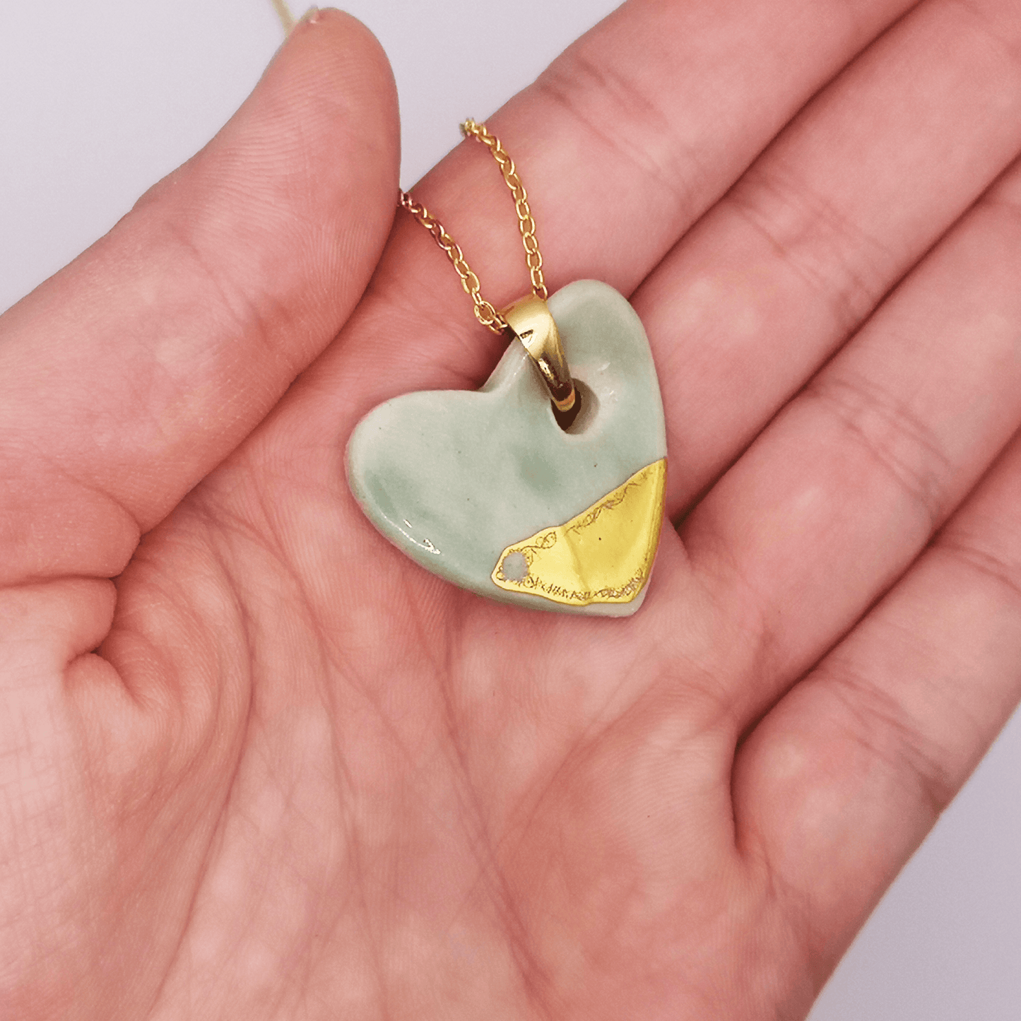 Collier coeur vert or avec chaine dore fait main