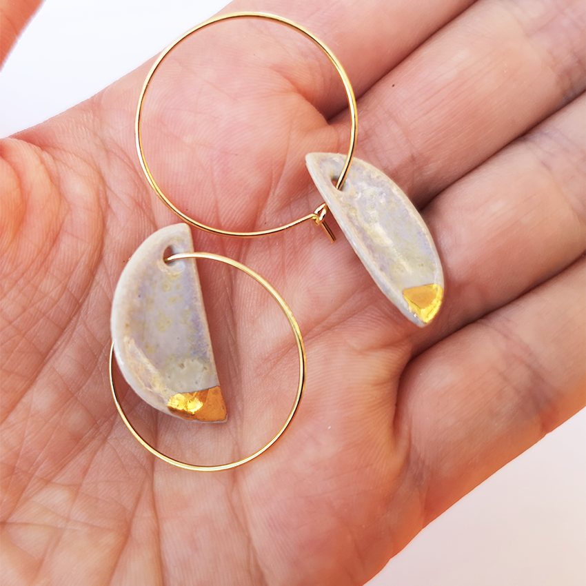 Boucles d'oreilles demi lune nacre or pendante pour femme ou fille elegant