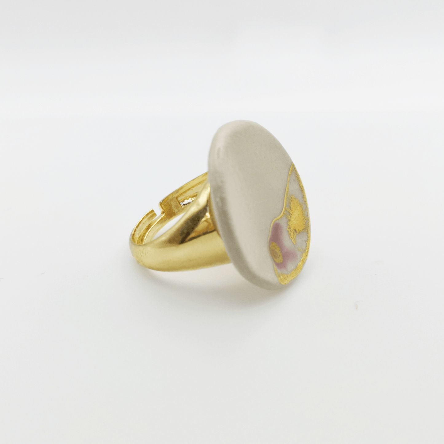 Grand bague blanche or violet Corinne Ceramique Fait main Aix en provence