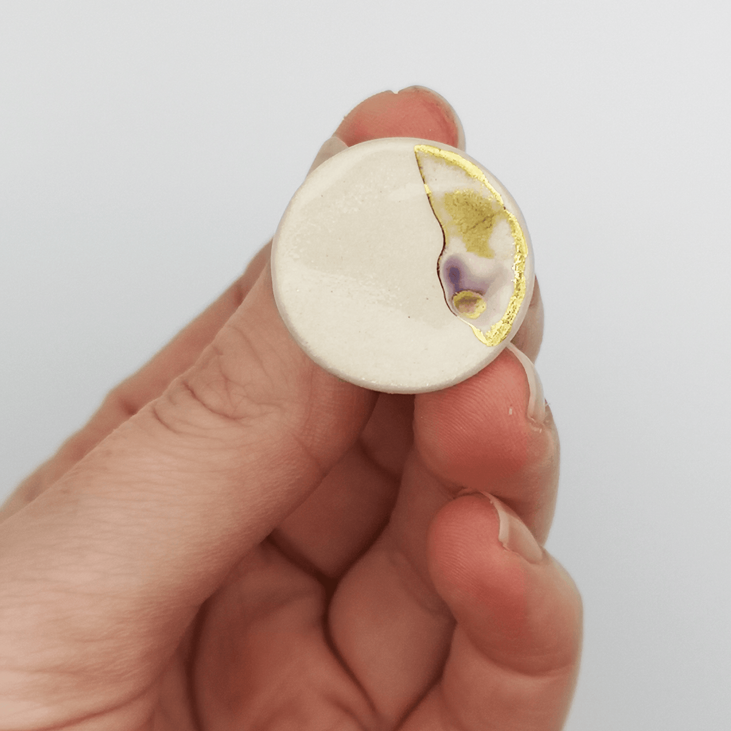 Grand bague blanche or violet Corinne Ceramique Fait main Aix en provence