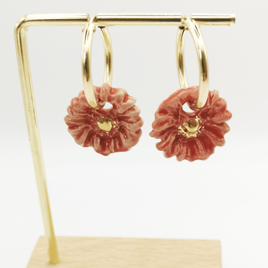 Boucles d'oreilles fleur marguerite rouge corail et or