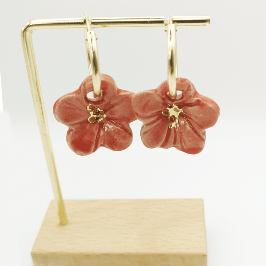 Boucles d'oreilles fleur hibiscus rouge corail or pour femme Corinne Ceramique