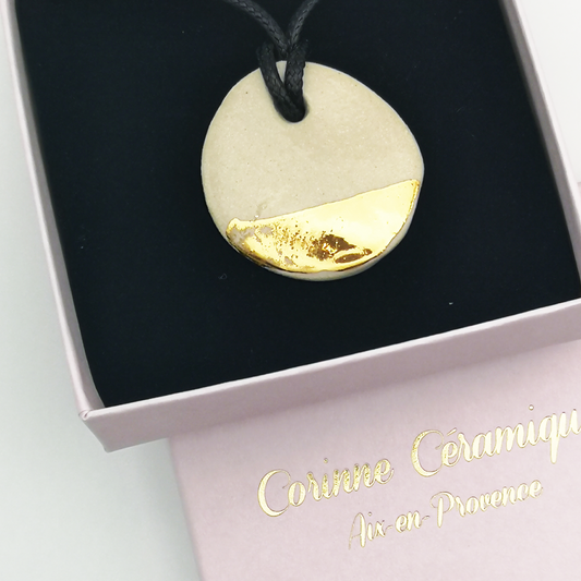 Collier Medaillon Blanc et Or Ecrin Rose Pale Corinne Ceramique