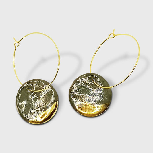 Boucles d'oreilles vert olive or pendante pour femme medaille cadeau aix en provence Corinne Ceramqiue