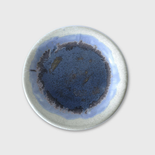 Design Raffiné Assiette Gourmande en Blanc Nucléé et Bleu Lavande