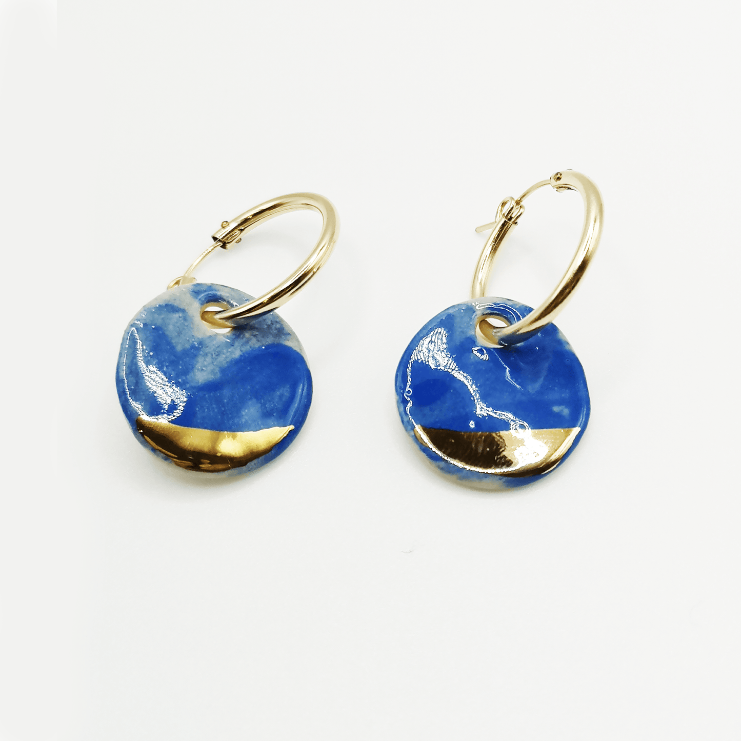 Boucles d'oreilles uniques bleues pendantes pour femme Corinne Ceramique Gold Filled