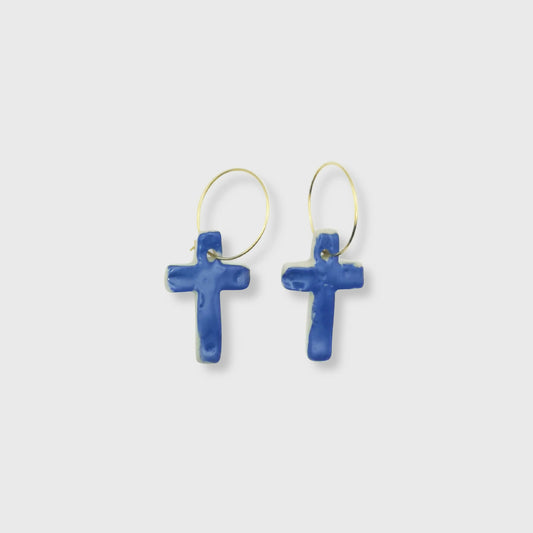 Boucles d'oreilles croix bleu roi en céramique sur créoles dorées 24K, artisanat de Provence