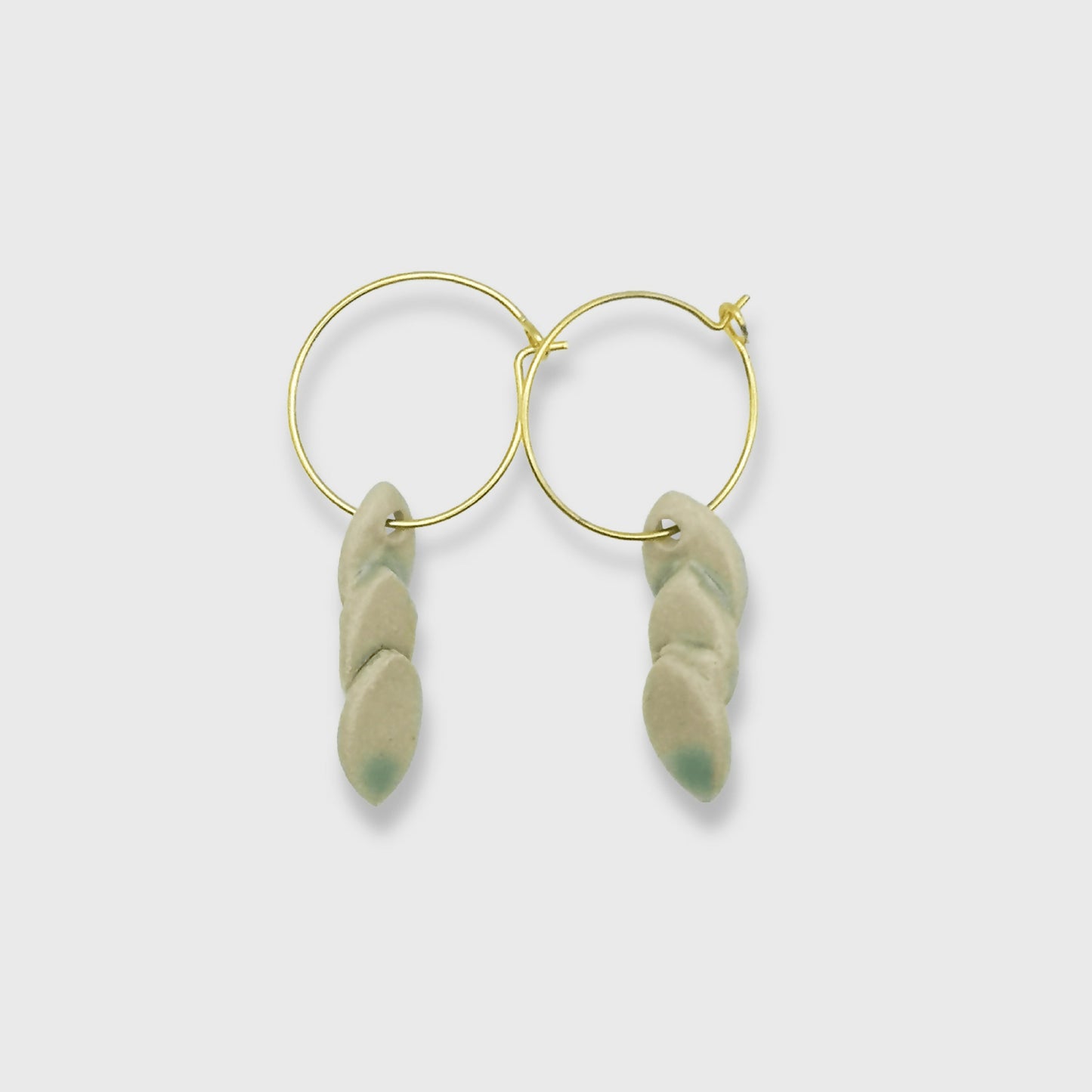 Boucles d'oreilles fleche vert celadon pendante pour femme fait main artisan d'exception luxe aix en provence